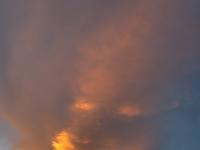 Leuchtende Wolkenfontäne am Morgen über Scheibenwand und Kampenwand